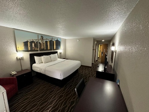 Days Inn & Suites by Wyndham Casey image 18