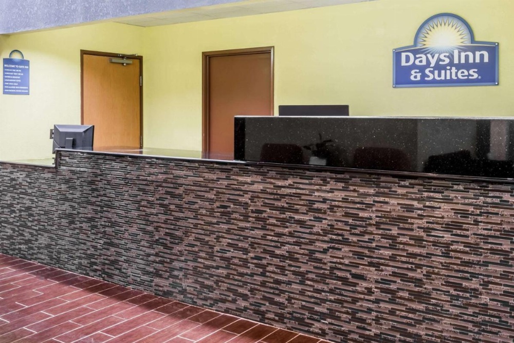 Days Inn & Suites by Wyndham Casey Image 24