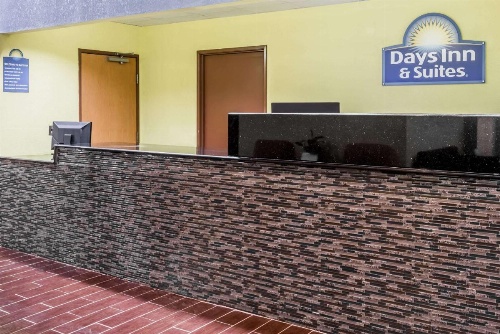 Days Inn & Suites by Wyndham Casey image 24
