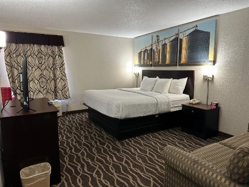 Days Inn & Suites by Wyndham Casey image 7