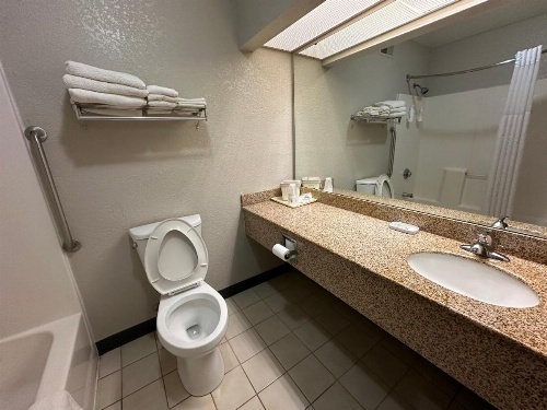 Days Inn & Suites by Wyndham Casey image 9